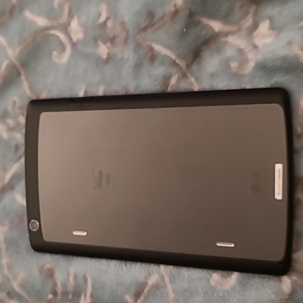 LG tablet - Picture 2 of 3